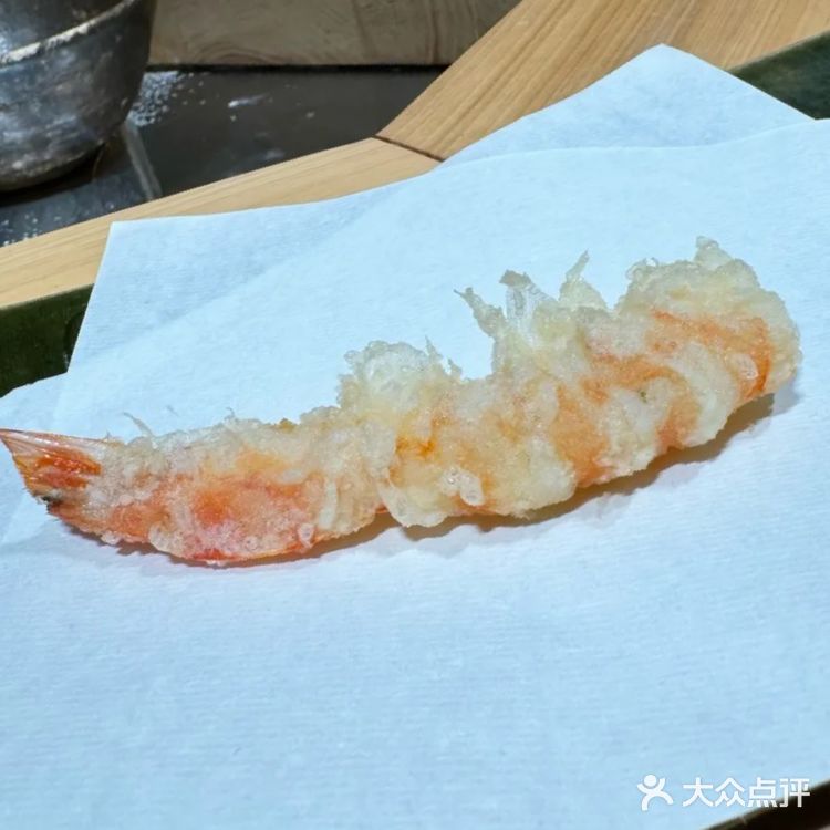 朋友酒杯碰一碰