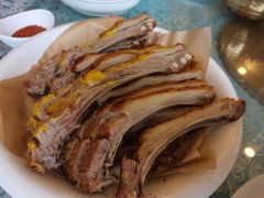 馕坑果木烤羊排-巴扎美食·新疆菜·西域歌舞表演餐厅(新疆大厦店)