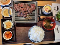 岩烧雪花牛肉定食-味太助·银饭食堂(中华城店)