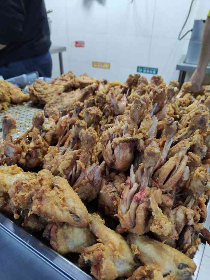 同安炸鸡腿-"刚好路过,就在大路边,很简单的一家店,门.
