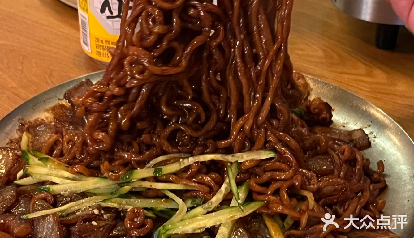 上海的！这家韩料火锅太好玩了，棉花糖都上桌，开心🥳