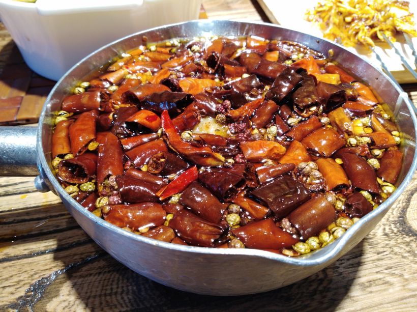 马勺虾滑:虾滑不是很辣,虾肉鲜嫩.