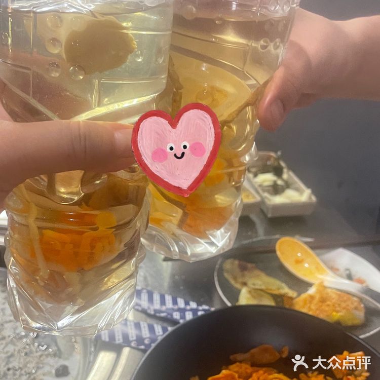 品尝烤肉美味