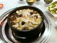 -南渝食府.墨脱石锅松茸鸡