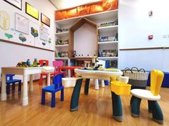 -抱抱熊托育中心(大悦城店)