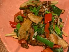 -云海肴·汽锅鸡·云南菜(天山百盛优客店)