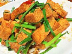 韭菜烧豆腐-柴窝堡22号传承新疆菜·新疆辣子鸡