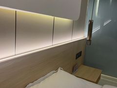 -欧辰国际酒店(重庆欢乐谷轻轨站店)