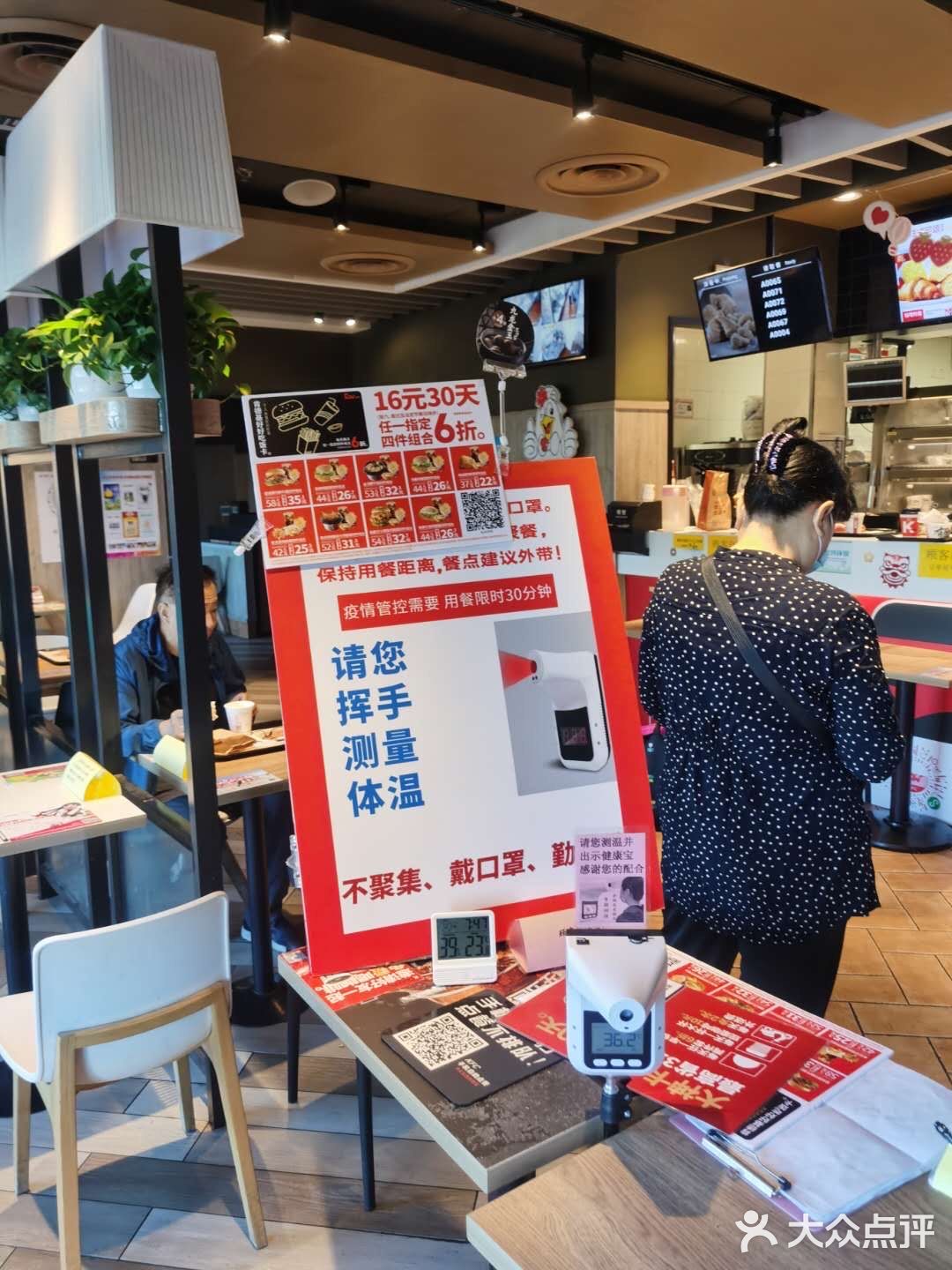 服务员也特别有耐心给我讲