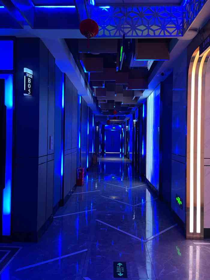 滚石新天地ktv(凤城八路店)-"从走进大厅,一股激情扑面而来,服务员