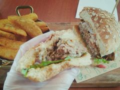 鲜香蘑菇牛肉汉堡-魏斯理汉堡(西安沣东吾悦店)