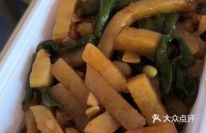 Stir-Fried Potato Strips with Green Beans