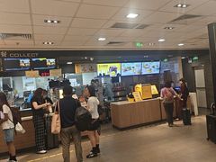 -麦当劳(上海虹桥站30B检票口楼上)