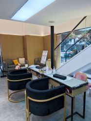 -诗悦发型烫染SALON