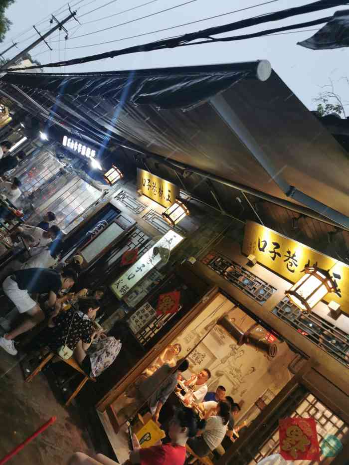 玉林巷子口火锅(玉林总店)-"很喜欢重庆风格的重牛油火锅路过店家及种