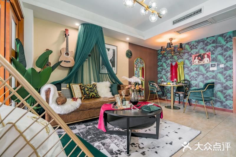 住进成都🌟 | 鲜艳又美腻！欢迎来到西域风情民宿🌺！