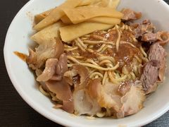 -松树干拌面店