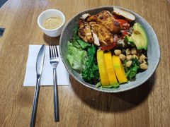鸡肉牛油果芒果色拉-Wagas沃歌斯(太古汇店)