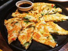 海鲜葱饼-明洞阿姨·韩式酱蟹烤肉·创意料理(三元桥店)