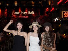 -FOUR PLAY BAR