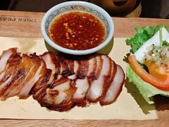 烧猪颈肉-大头虾越式风味餐厅(光明广场店)