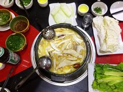 -南渝食府.墨脱石锅松茸鸡