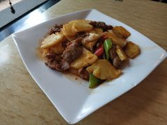 菠萝炒牛肉-龙泉人椰子鸡.糟粕醋.海南菜(三亚旗舰店)