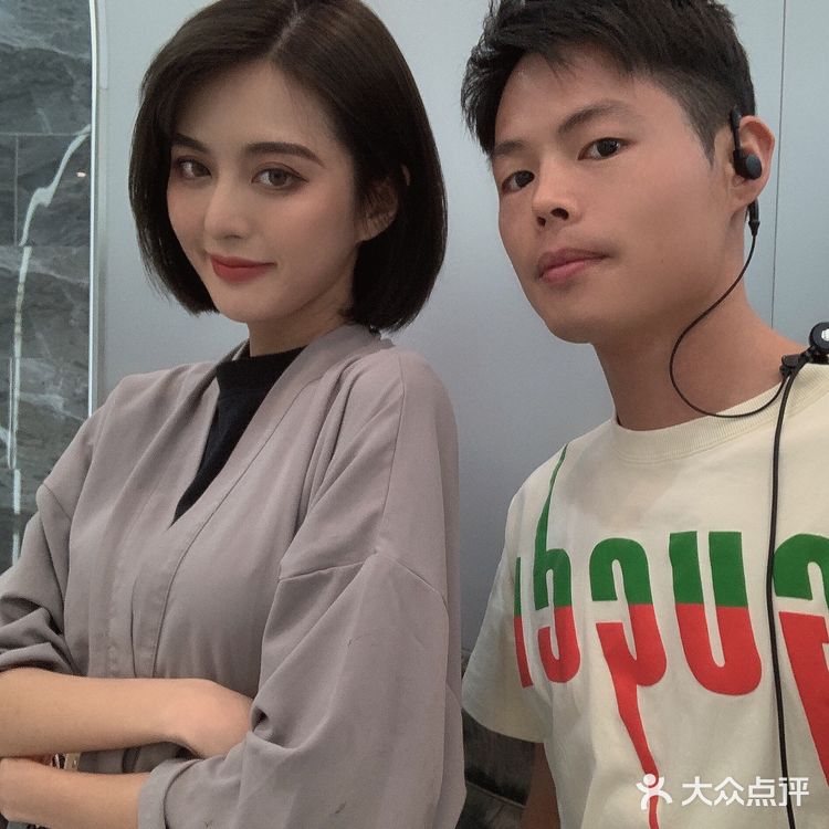 很火的广州校花胡森妹妹在长沙，烫头发、染头发、剪头发💇