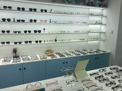 -一人多镜蔡司·依视路眼镜店(琉璃店)