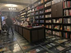 -钟书阁(松江泰晤士小镇店)