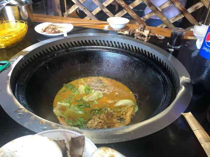 铁锅岁月根据地(长山店)-"和同事几个人经常去吃,味道很棒.锅贴用汤.