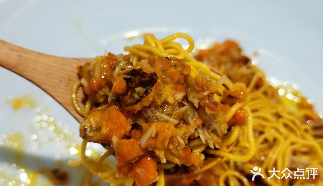 健身完吃一份蟹黄拌面犒劳自己一下