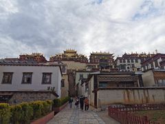 -噶丹松赞林寺