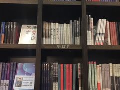 -钟书阁(松江泰晤士小镇店)