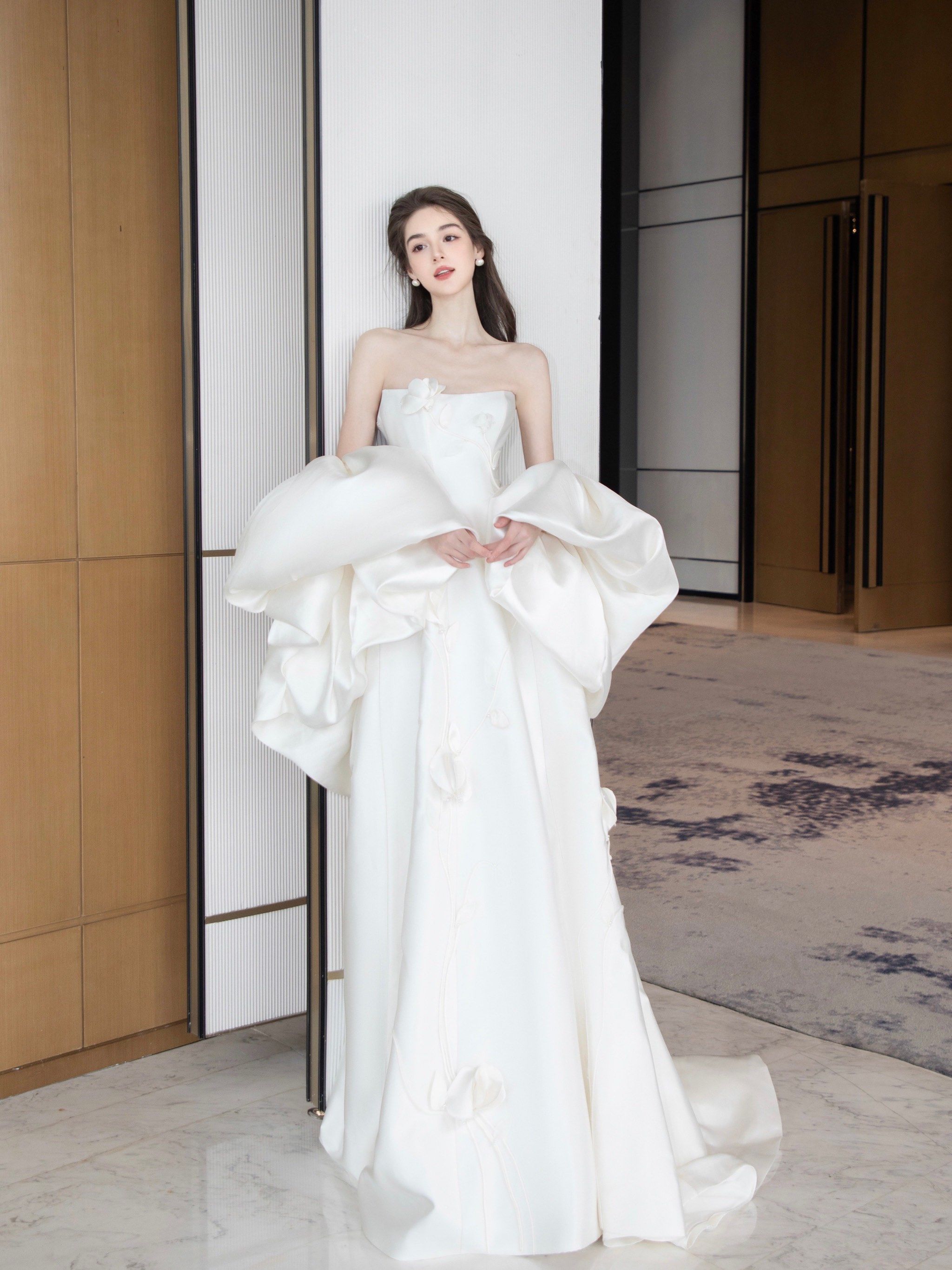 浪漫永不凋零06被玫瑰浇灌的缎面婚纱