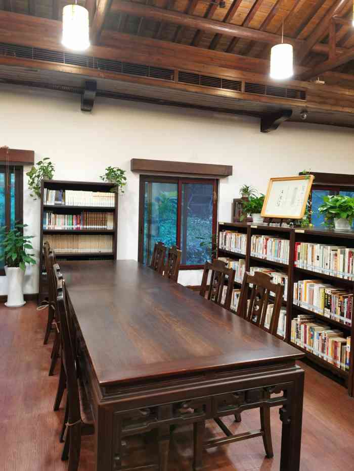 杭州图书馆(佛学分馆)-"走入杭州图书馆之佛学分馆的大门,心绪仿佛.