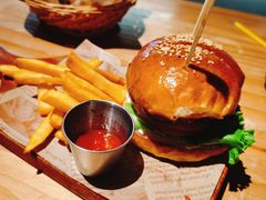 -三勾JJJ Burger&Coffee(梅溪湖店)