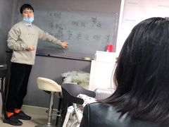 -群丽化妆摄影美甲纹绣培训学校