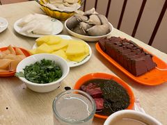 -洞庭洲·防空洞火锅·烧烤·铜锅涮肉(新百广场店)