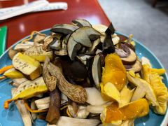 -菌之家·专业纯野生菌火锅·特色炒菌