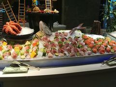 -亚洲国际大酒店·云顶阁旋转自助餐厅