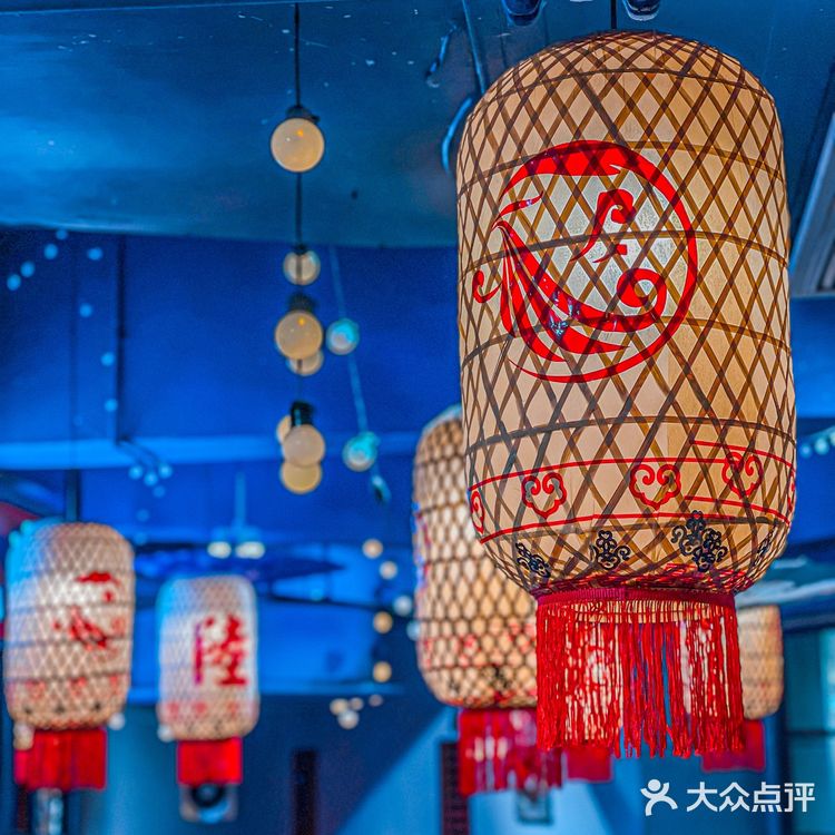 去复古民国风火锅看了一场灯会