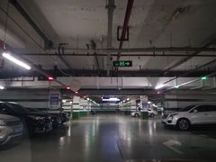 场地-百联中环购物广场-停车场