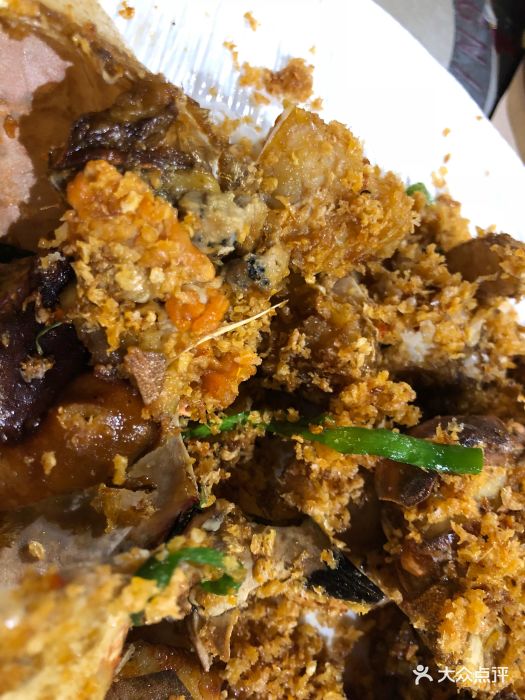 79号渔船海鲜主题饭店(寰宇店)避风塘炒面包蟹图片 - 第1张