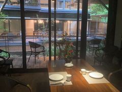 靠窗位-乐领拈花溪·林涧食韵