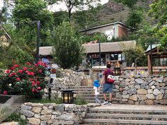 -百里峡七彩艺术小镇