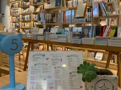 -猫的天空之城概念书店(束河店)