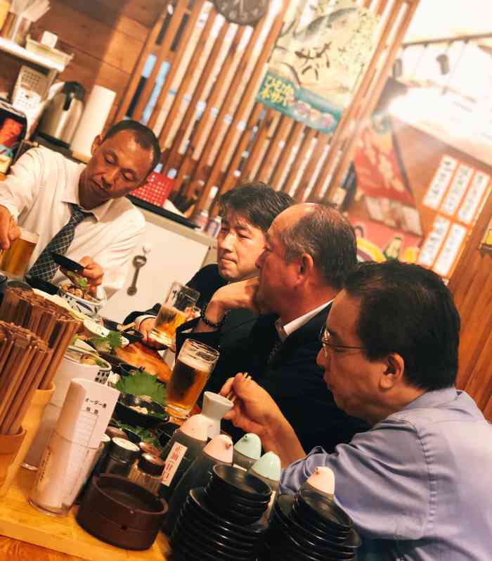 地鱼屋台とっつぁん(南森町店"有序天妇罗红薯,山药,三文鱼刺身和凤