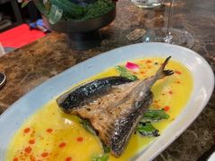 竹荚鱼配糟粕醋黄油汁-LESCEDARS Brasserie Bistro香柏树