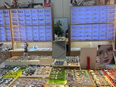 -天空之镜眼镜店蔡司依视路配镜授权零售店(望京颐堤港店)